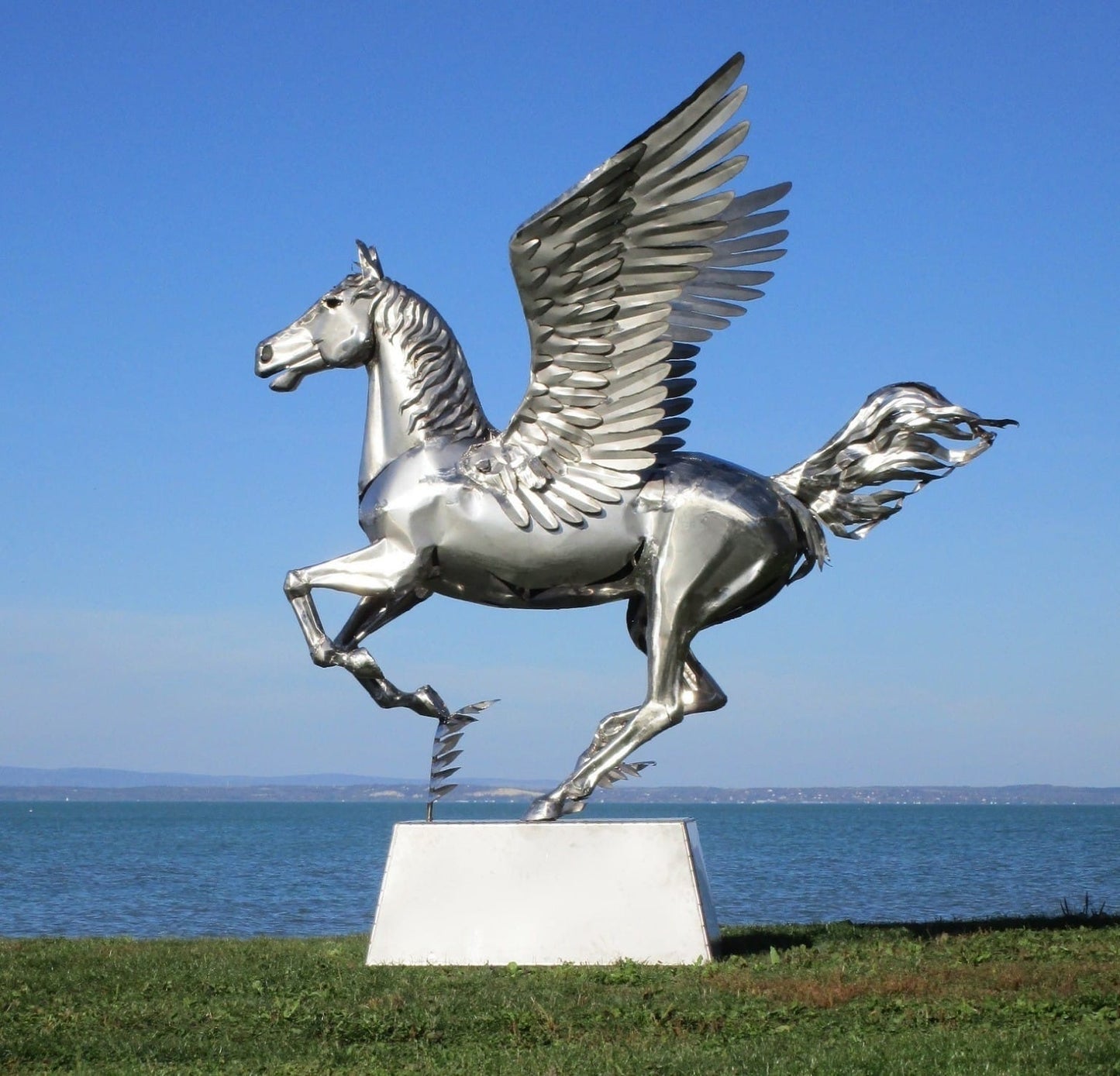 Pegasus Lebensgroß (edelstahl) 175x288x305 88kg