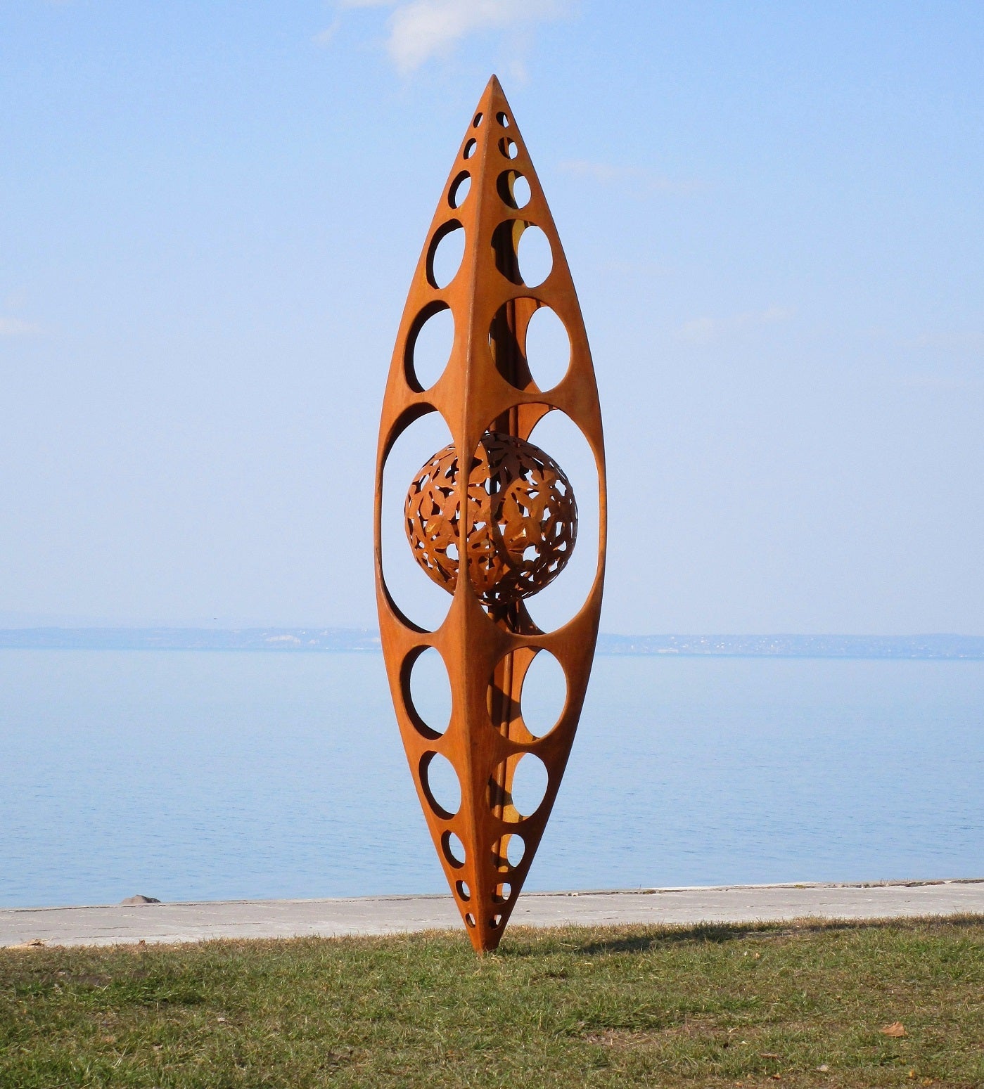 Bionik-Zapfen mit Kugel (rostig) 50x50x262 25kg