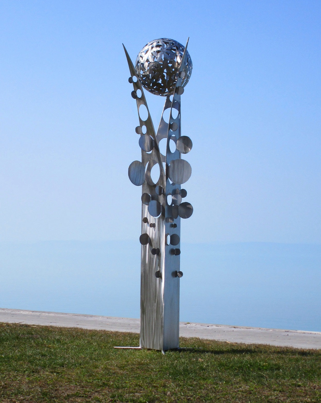 Dreieck-Säule mit Kugel (edelstahl) 70x75x268 19kg