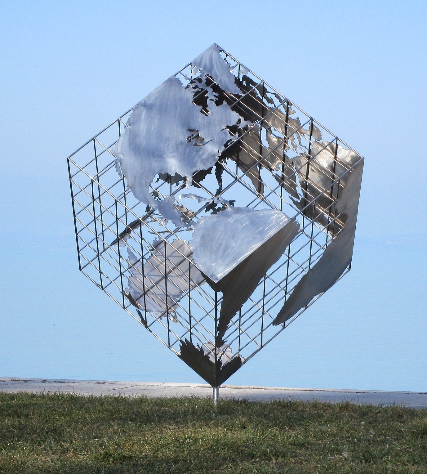 Erdwürfel (edelstahl) 152x130x170 Seiten 93x93x93 27kg