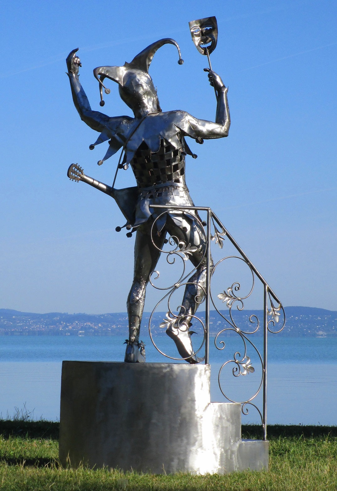 Hoppeditz-Figur auf der Treppe (edelstahl) 110x112x277 59kg