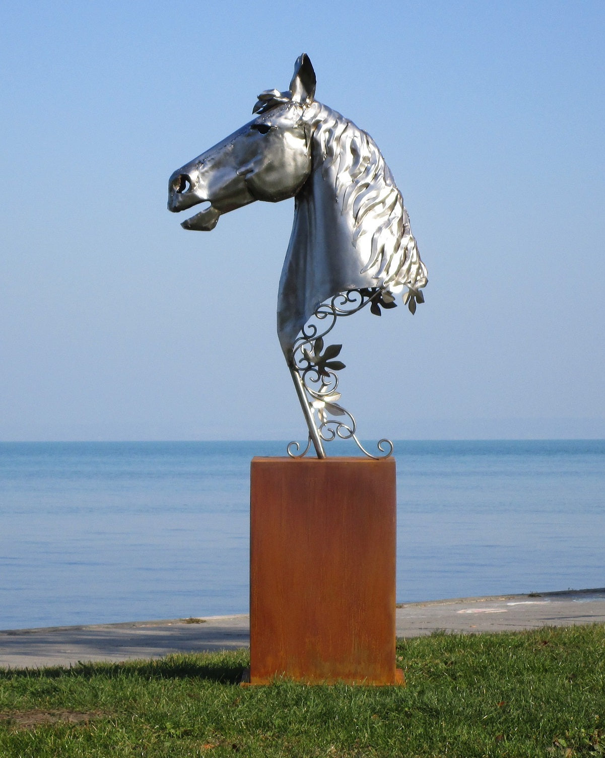 Pferdekopf auf Säule (edelstahl+rostig) 36,5x82x197 19kg