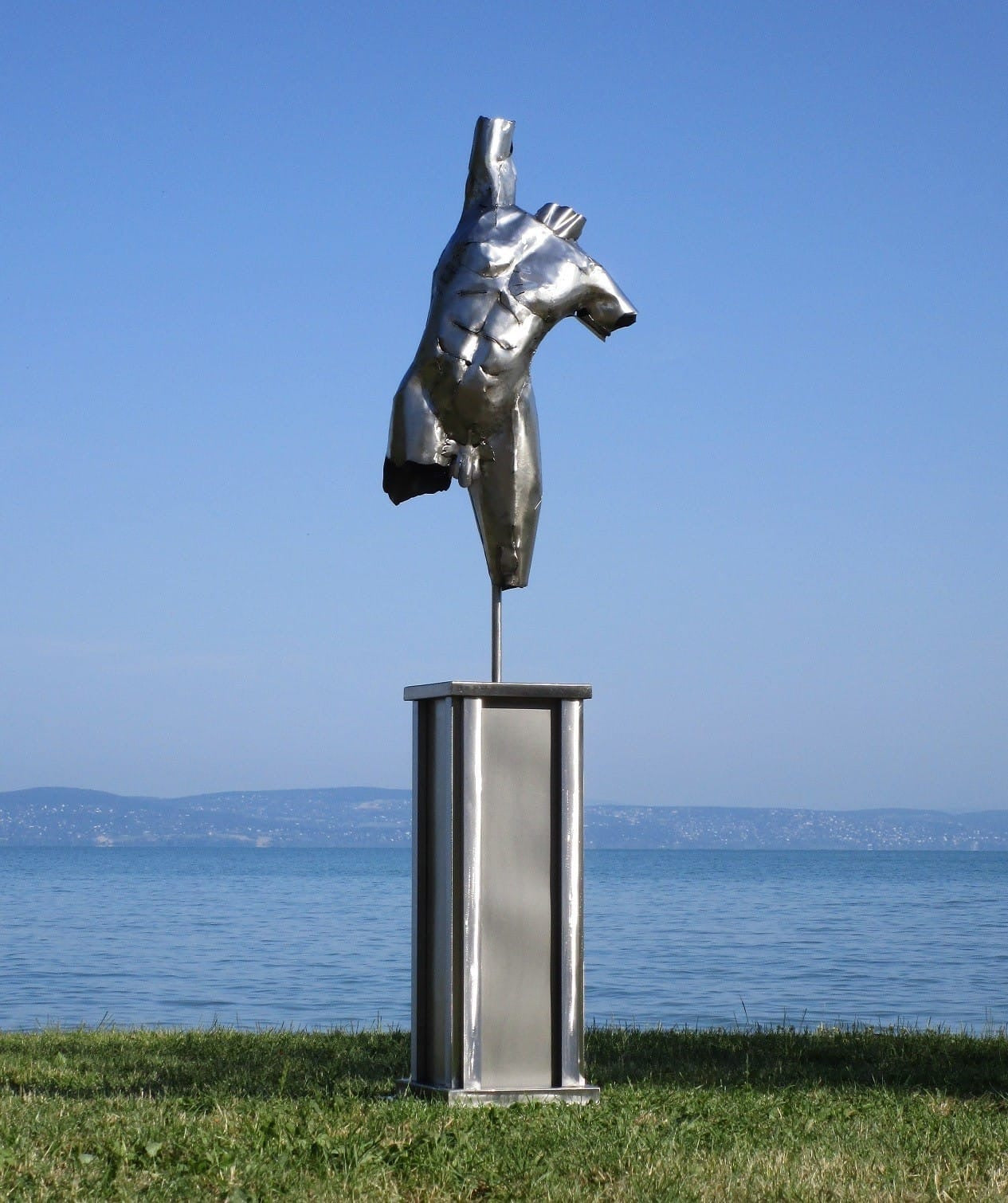 Männlicher Torso auf Säule (edelstahl) 52x41x210  23,4kg