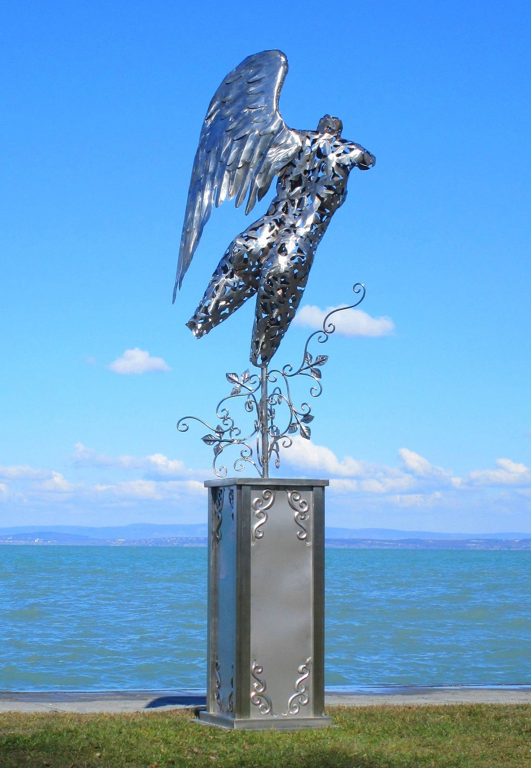 Engel am Säule (edelstahl) 53x98x300  45kg