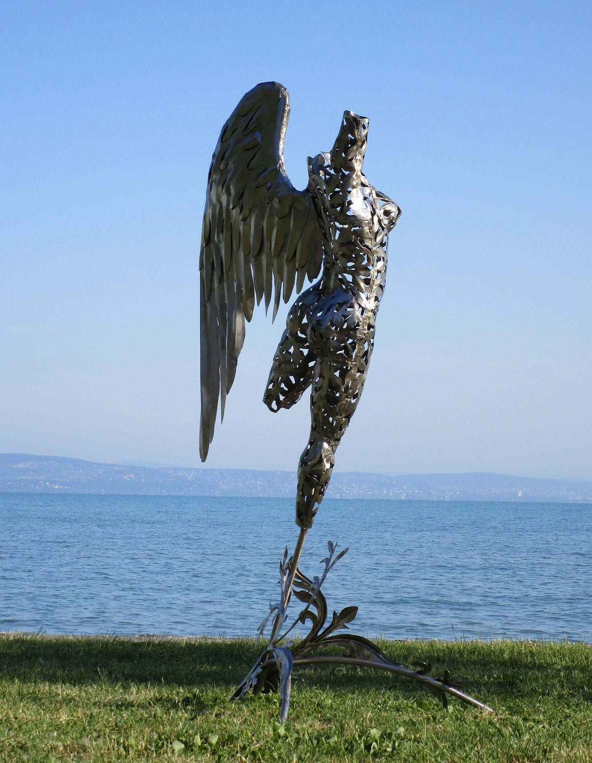 Engel mit hängendem Flügel (edelstahl) 85x90x200  41,1kg