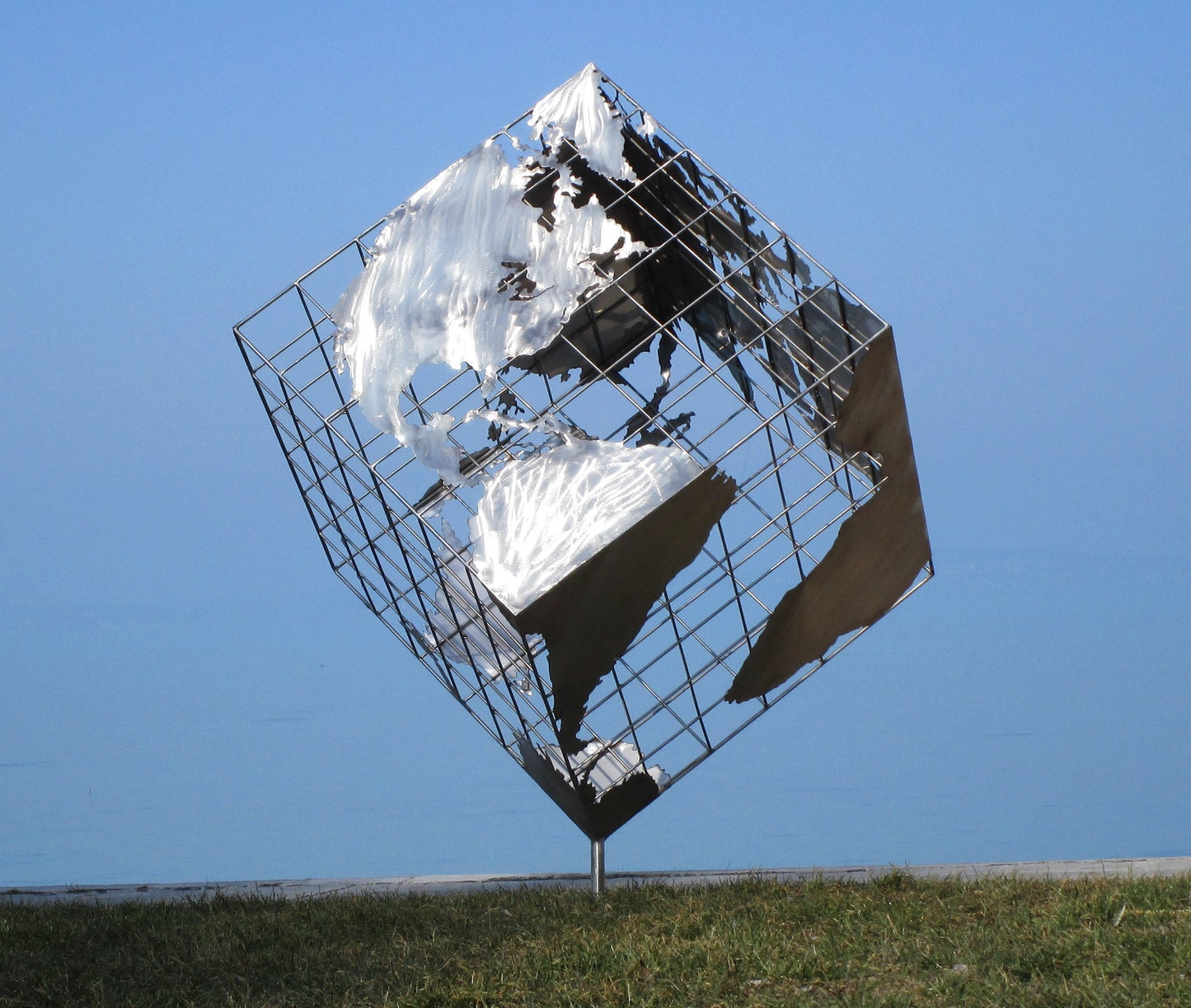 Erdwürfel (edelstahl) 152x130x170 Seiten 93x93x93  27kg