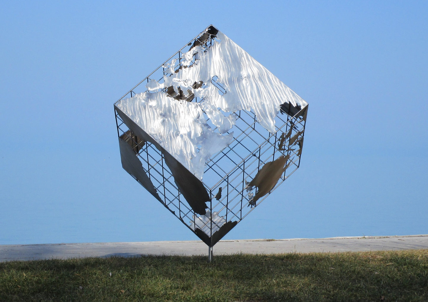 Erdwürfel (edelstahl) 152x130x170 Seiten 93x93x93  27kg