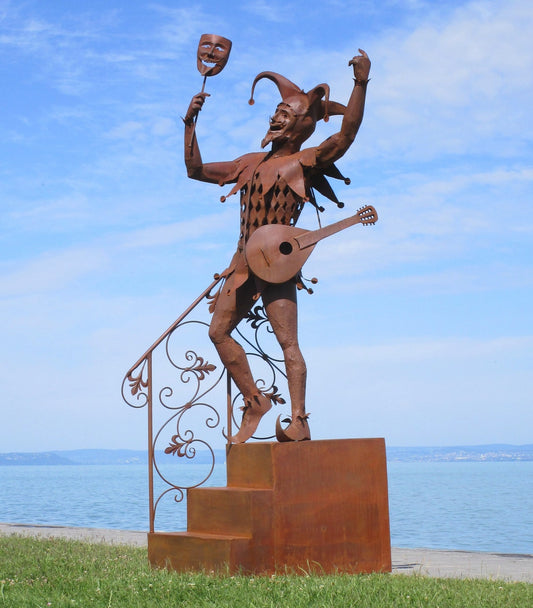 Hoppeditz-Figur auf der Treppe (rostig) 110x112x277  59kg