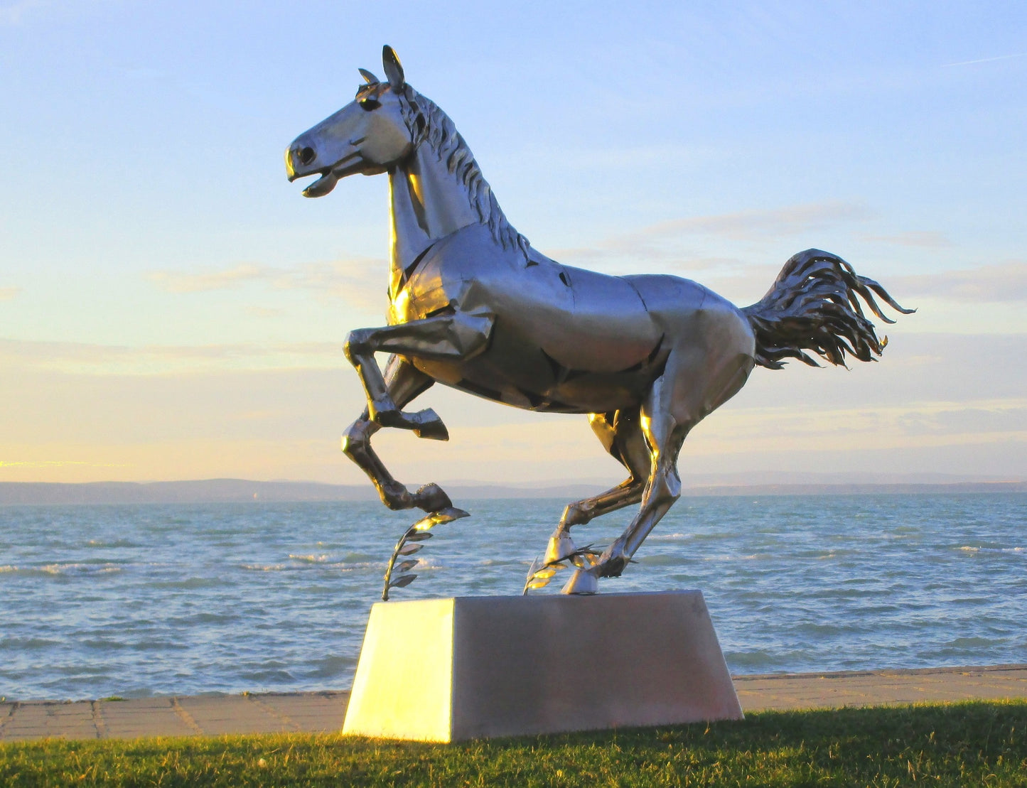 Pferd Lebensgroß (edelstahl) 85x290x260  74kg